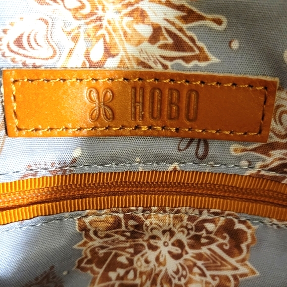 HOBO Pebbled Hide Black Leather Shoulder Bag with Wanderlust Lining - Picture 5 of 9